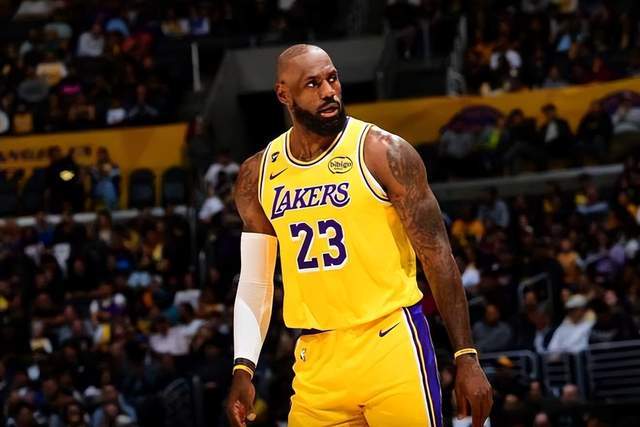 江南体育官网-湖人惨败黄蜂向附加赛靠拢,一数据显示詹姆斯根本不防守