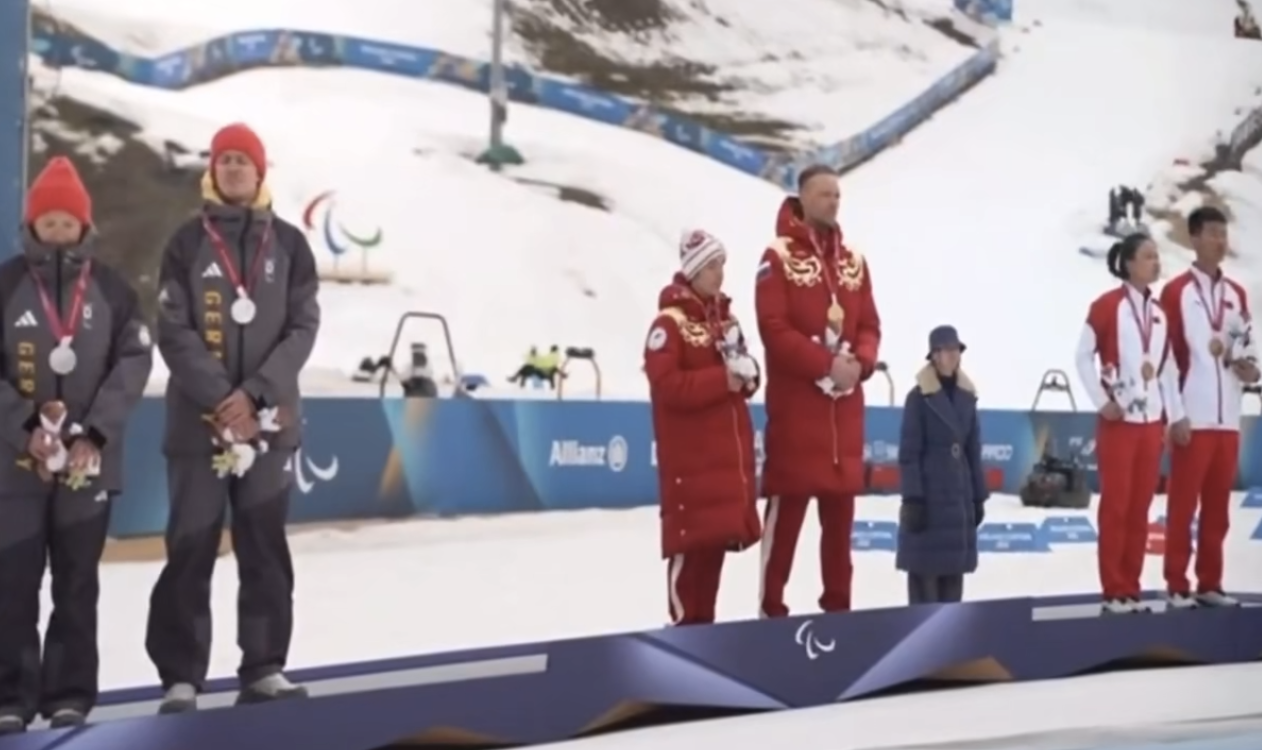 江南体育-冬残奥会罕见一幕：德国选手抗议升俄罗斯国旗 拒中国队合照请求